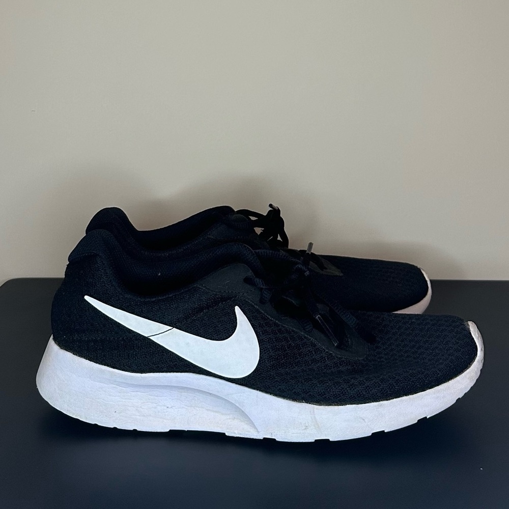 Women’s Black Nike Running Shoes